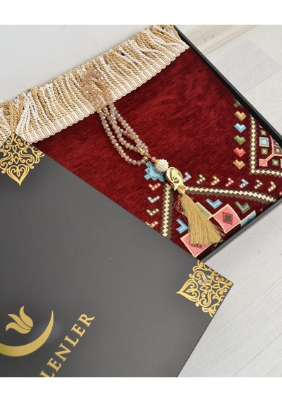 Hediyelik Seccade Tesbih Seti Kilim Desenli Kadife Astarlı Seccade, Kristal Tesbih Ve Özel Kutulu Lüks Hediye Seti Bordo Hediyelik Seccade Tesbih Seti Kilim Desenli Kadife Astarlı Seccade, Kristal Tesbih Ve Özel Kutulu Lüks Hediye Seti Bordo