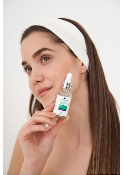 Azelaıc & Salıcylıc Acıd Serum Yağlı Akne Eğilimli Cilt Tipleri Için Yüz Serumu 30 Ml