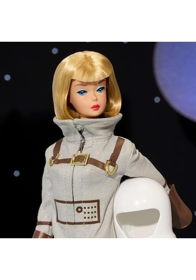 Rengi Uzay Kıyafeti Uzay Botu Ve Astronot Kaskı Aksesuarıyla Koleksiyona Uygun Astronaut Bebek 1965 Tarihli Klasik Be Genel