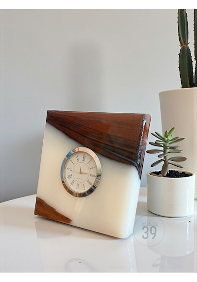 Classic Ceviz & Epoksi Masa Saati Gümüş Kaplama Quartz Mekanizma El Yapımı Tasarım 15x15 Cm / 20x20 Cm Beyaz
