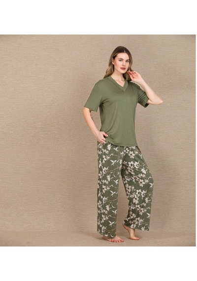 İkikareshop Şık Tasarım Çiçek Desenli Yeşil Kısa Kol Viskon Pijama Takımı Çok Renkli