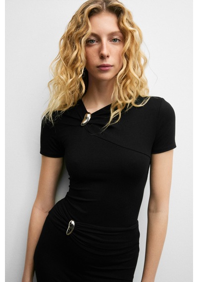 Grımelange Fasley Kadın Yumuşak Ve Esnek Kumaşlı Toka Detaylı Slim Fit Siyah Bluz Siyah Grımelange Fasley Kadın Yumuşak Ve Esnek Kumaşlı Toka Detaylı Slim Fit Siyah Bluz Siyah