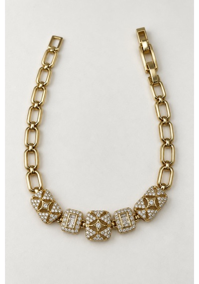 Geometrik Yıldız Motifli Baget Taş Detaylı Zincir Kadın 14k Altın Renginde Vıp Seri Xp Marka Bileklik Renkli Geometrik Yıldız Motifli Baget Taş Detaylı Zincir Kadın 14k Altın Renginde Vıp Seri Xp Marka Bileklik Renkli