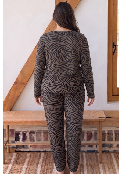 Siyah İnci Desenli Düğmeli Büyük Beden Battal Boy Viskon Örme Pijama Takım 26224859 Çok Renkli Siyah İnci Desenli Düğmeli Büyük Beden Battal Boy Viskon Örme Pijama Takım 26224859 Çok Renkli