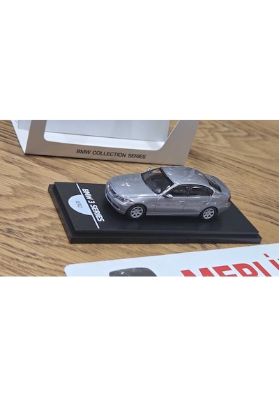 1/64 Bmw E90 Gri - Collector Edition 50 Years Bmw 3 Series