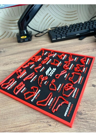 Formula 1 2026 Takvimi 3d Pist Tablosu 22x25 Cm Masaüstü Standlı & Duvara Asılabilir Çerçeve Siyah