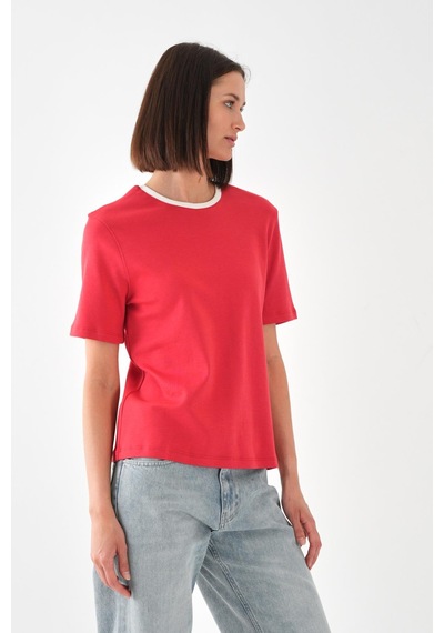 Alexandergardı Kontrast Yakalı Kadın T-shirt Kırmızı