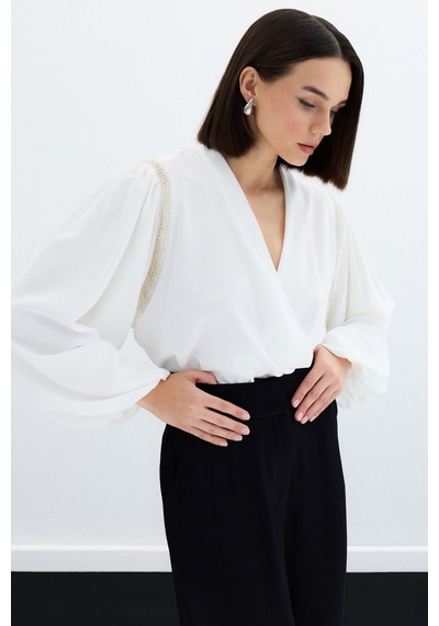 Sateen Aksesuar Detaylı Bodysuit Bluz - Ekru