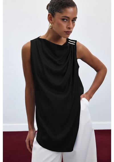 Sateen Aksesuar Detaylı Kolsuz Bluz - Siyah-136916 Siyah