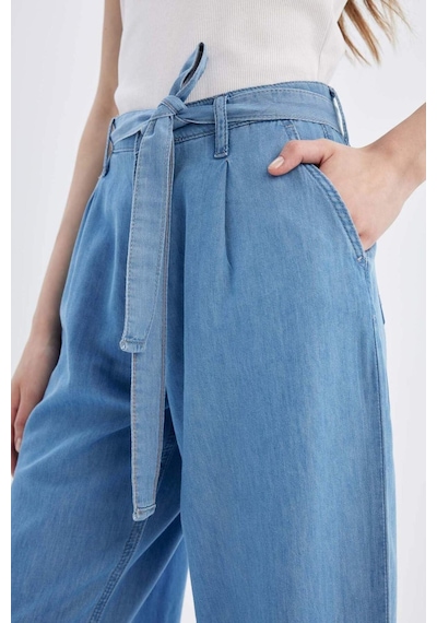 DeFacto Wide Leg Yüksek Bel Kuşaklı Geniş Paça Uzun Jean Pantolon D2433AX24SMNM85 DeFacto Wide Leg Yüksek Bel Kuşaklı Geniş Paça Uzun Jean Pantolon D2433AX24SMNM85