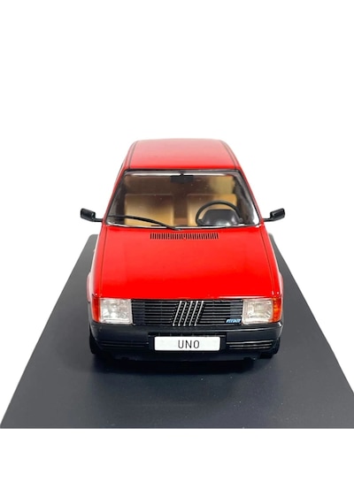 1:24 Whitebox 1983 Fiat Uno