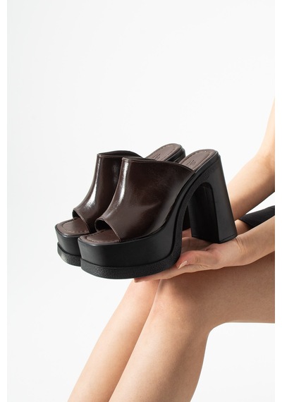 Dabab Shoes Monelıa Kadın Kahve 13 Cm Platform Topuklu Önü Açık Kalın Topuklu Terlik Sandalet Kahverengi Dabab Shoes Monelıa Kadın Kahve 13 Cm Platform Topuklu Önü Açık Kalın Topuklu Terlik Sandalet Kahverengi