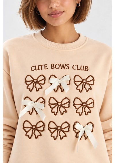 Mevese Kadın Fiyonk Nakışlı Kurdele Aksesuarlı Sweatshirt - Üç İplik Şardonlu Sıcak Tutan Üst - Bej Mevese Kadın Fiyonk Nakışlı Kurdele Aksesuarlı Sweatshirt - Üç İplik Şardonlu Sıcak Tutan Üst - Bej