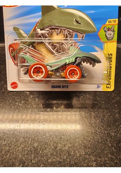 Hot Wheels 1/64 Shark Bite Th Treasure Hunt
