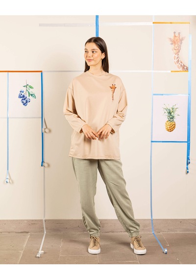 Ters Dikiş Detaylı Figürlü Bisiklet Yaka Sweatshirt Sütlü Kahve