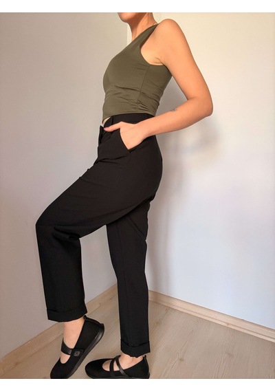 Siyah Kıvrık Paça Düz Fit Pantolon siyah
