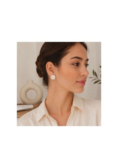 Beyaz Görünümlü Gold Çerçeveli Yuvarlak Kadın Küpe Zarif Çivi Küpe Beyaz - 887994064 Beyaz - 887994064 Beyaz