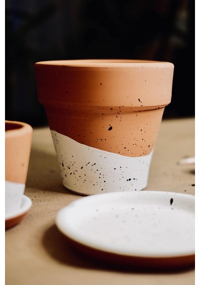 Terracotta Saksı Siyah Beyaz Benekli 16x18