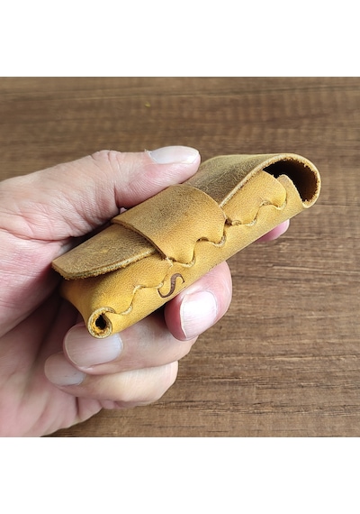 Sumerian Leather Craft Minimalist Deri Kartlık Cat Sarısı Anahtarlık Hediye Sarı