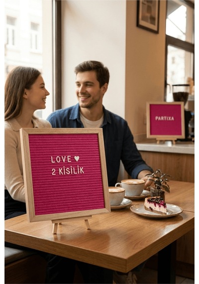 Ahşap Harfli Yazı Panosu 25,5x25,5 Cm Premium Gerçek Çam Çerçeve 340 Parça Harf Seti Standlı Duvara Asılabilir Keçe İçli