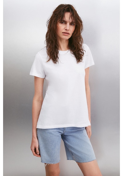 Grimelange Samantha Kadın %100 Organik Pamuklu Comfort Fit Arkası Uzun Basic Örme Beyaz T-shirt Beyaz