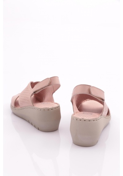 Dgn 1000 Kadin Delikli Kalin Topuk Sandalet 1000-2495-R1398 Pudra