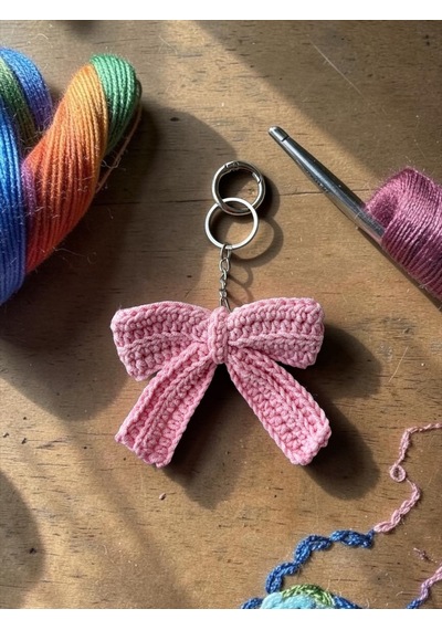 Kumru Studio El Örgüsü Fiyonk Anahtarlık Pembe Kurdele Çanta Charmı Diğer