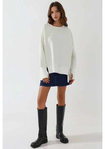 Hiccup Ön Yırtmaçlı Yuvarlak Yaka Büyük Boy Sweatshirt Beyaz