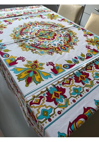 Kolay Temizlenebilir Renkli Cıvıl Cıvıl Desenli Masa Örtüsü 170x170 Cm Beyaz - Pembe