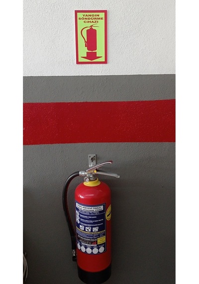 Yangın Söndürme Tüpü Uyarı Levhası Dakota Malzeme Üzerine Serigrafi Fosforlu Baskılı