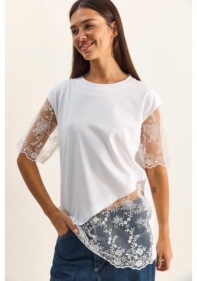 Shade Kadın Bisiklet Yaka Dantel Garnili Asimetrik Kesim Relaxed Fit T-shirt 2225 60286125 - Beyaz Shade Kadın Bisiklet Yaka Dantel Garnili Asimetrik Kesim Relaxed Fit T-shirt 2225 60286125 - Beyaz