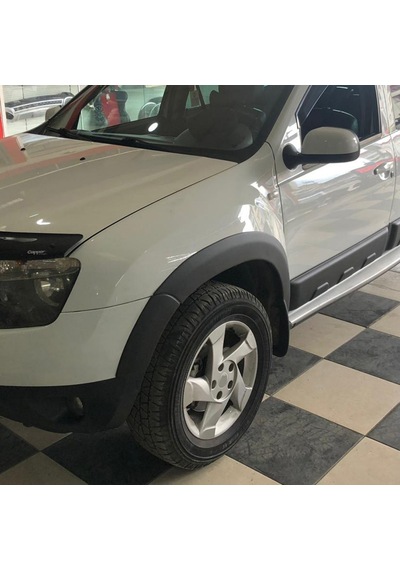 Dacia Duster Çamurluk Dodik 2010-2013 Yılı Arası 8 Parça Siyah