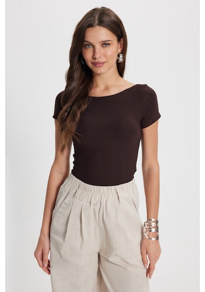 Tudors Kadın Slim Fit Dar Kesim Pamuklu Kayık Yaka Kısa Kollu Kahverengi Tişört-50531