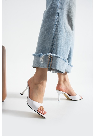 Apelles Shoes Kadın Rugan İnce Topuklu Sivri Burun Terlik Beyaz