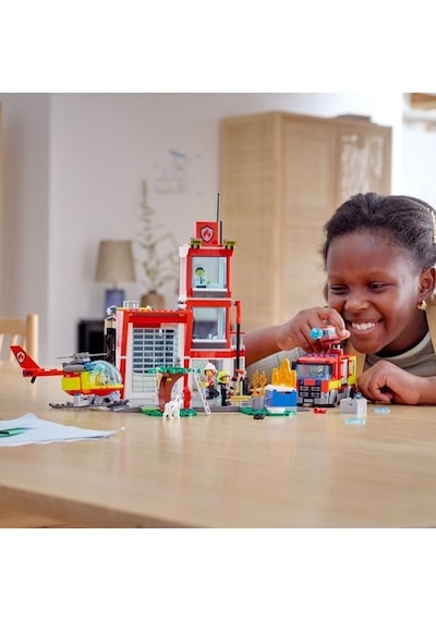 LEGO® City 60320 İtfaiye Merkezi 540 Parça