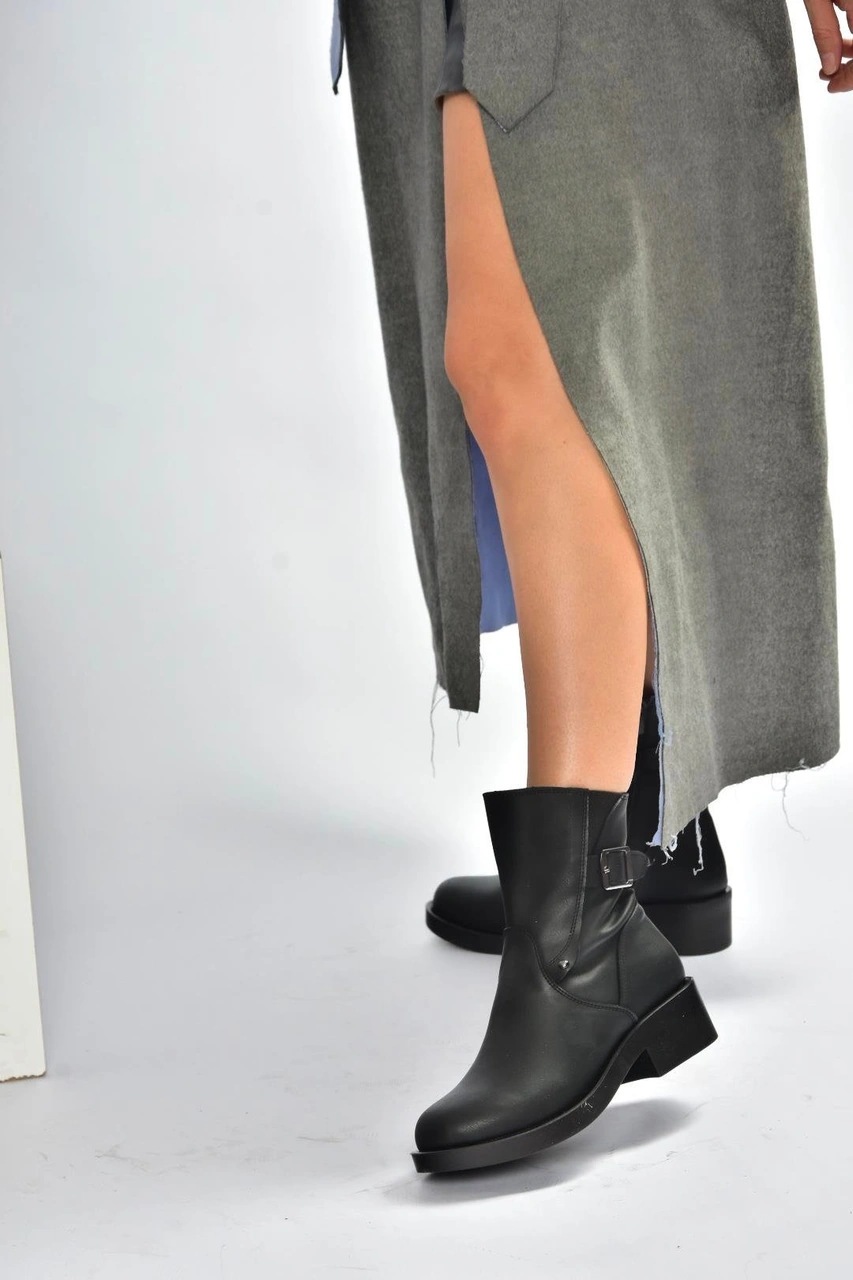 Fox Shoes V674121309 Siyah Alçak Topuklu İçi Tüylü Kadın Bot Siyah-Suni Deri
