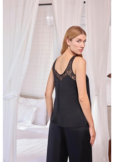 Hayat Store Herşeytrend Viskon Dantelli Ve Dekolteli Saten Pijama Takımı Siyah
