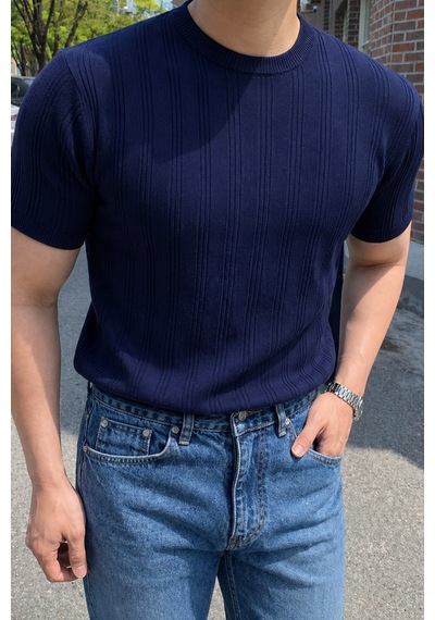 Tarz Cool Old Money Fit Bisiklet Yaka Çizgili Triko T-shirt Slim Kalıp Premium Lacivert Tarz Cool Old Money Fit Bisiklet Yaka Çizgili Triko T-shirt Slim Kalıp Premium Lacivert