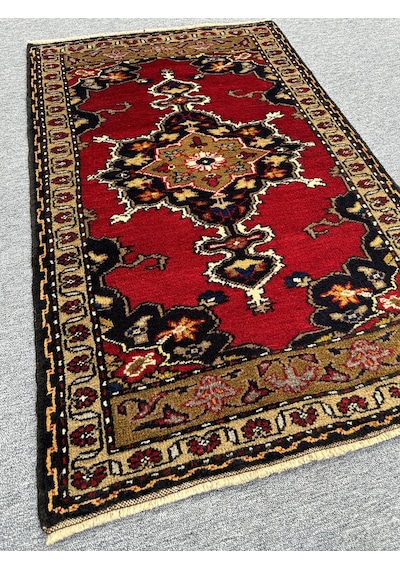 Burak Halı El Dokuma Kırmızı 88 x 142  CM %100 Yün Kök Boya Yörük Halısı