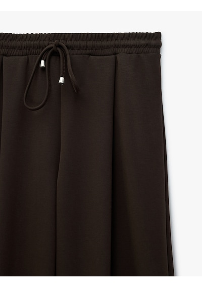 Koton Rahat Kalıp Modal Kumaş Beli Bağcıklı Pileli Detaylı Geniş Paça Eşofman Altı Kahverengi 7wak30094ek Kahve Koton Rahat Kalıp Modal Kumaş Beli Bağcıklı Pileli Detaylı Geniş Paça Eşofman Altı Kahverengi 7wak30094ek Kahve