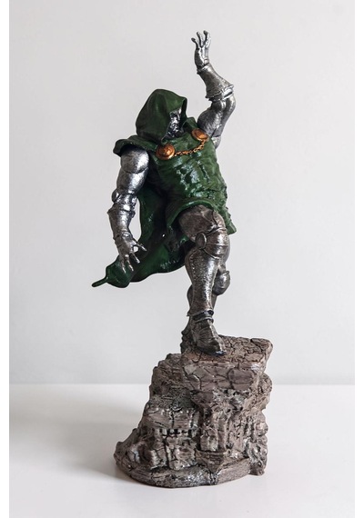 Doctor Doom Figür 20 Cm