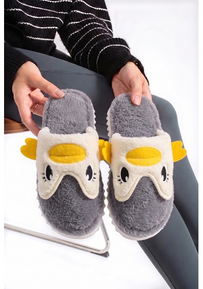 Kadın Penguen Figürlü Peluş Ev Terliği Açık Burun Arkası Açık Yumuşak Tabanlı Kışlık Çeyizlik Panduf Gri Kadın Penguen Figürlü Peluş Ev Terliği Açık Burun Arkası Açık Yumuşak Tabanlı Kışlık Çeyizlik Panduf Gri