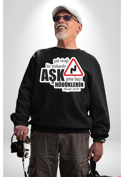 Çok Virajlı Bir Otabandır Aşk, Ama Bazı Hödüklerin Ehliyeti Vardır Yazılı Kadın Erkek Siyah Sweatshirt Siyah