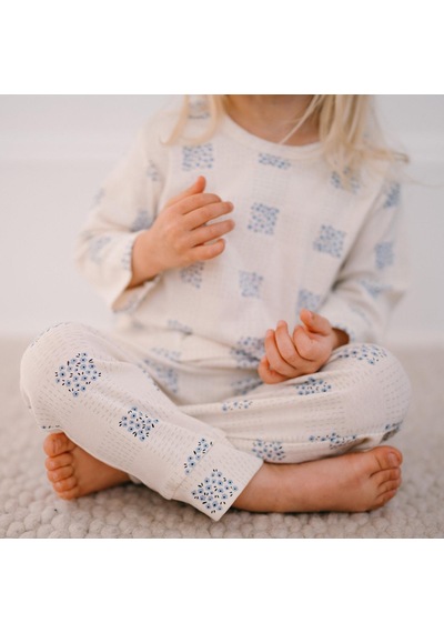 Antebies Organik Krem Ekose Çiçek Desenli Manşetli Uzun Kollu Tshirt Pantolon Kız Bebek Takım