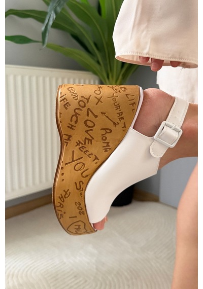 Preshley Kadın Pure Beyaz 10 Cm Dolgulu Yazılı Mantar Taban Ayakkabı