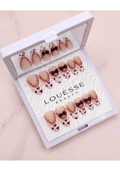 Louésse Cherry Love Takma Tırnak Seti 12 Li Kalp Desenli Kırmızı French Şık Model