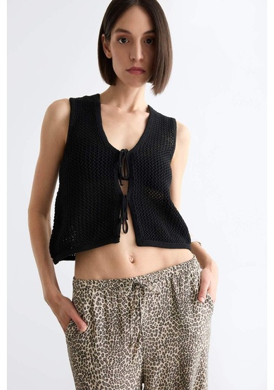 Defacto Regular Fit V Yaka Önden Bağlamalı Bluz E9864ax25smbk34 Siyah