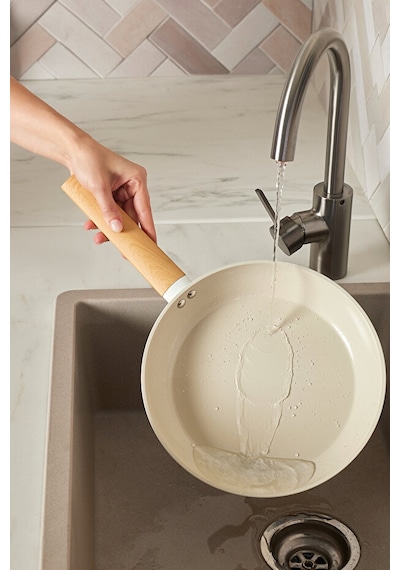 Karaca X Refika Swiss Crystal Purelıne İndüksiyon Tabanlı Servis Gereçli 12 Parça Tencere Seti Almond Cream Bej