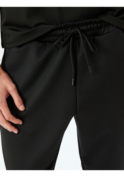 Koton Beli Bağcıklı Cep Detaylı Jogger Scuba Kumaş Spor Eşofman Altı Siyah 5wam40021nk Siyah Koton Beli Bağcıklı Cep Detaylı Jogger Scuba Kumaş Spor Eşofman Altı Siyah 5wam40021nk Siyah