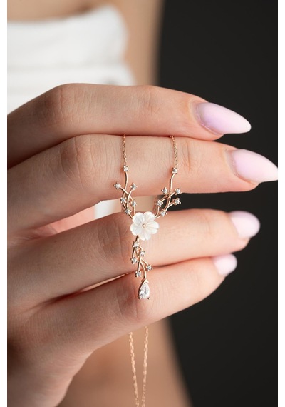 925 Ayar Gümüş Işıklı Kutuda Rose Kaplama Manolya Çiçeği Sarmaşık Kolye Rose Gold